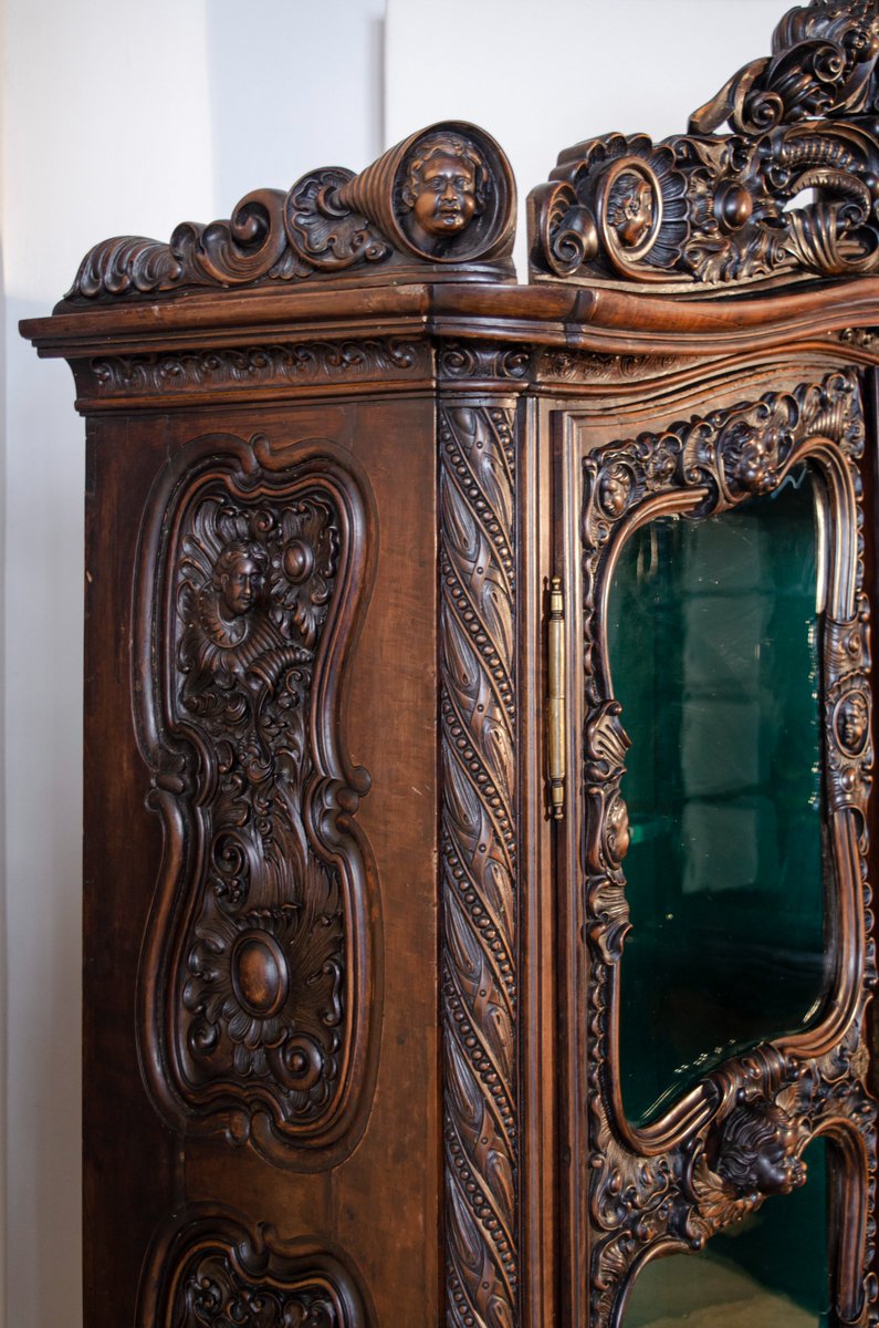 1900_1950's tweet photo. Baroque cabinet with the fleur-de-lis coat of arms of the French royal house, the "Bourbons"
#artcollector #antiques #design  #furnituredesign 
https://t.co/yD2kkA0PLC https://t.co/gONf9Fxc91