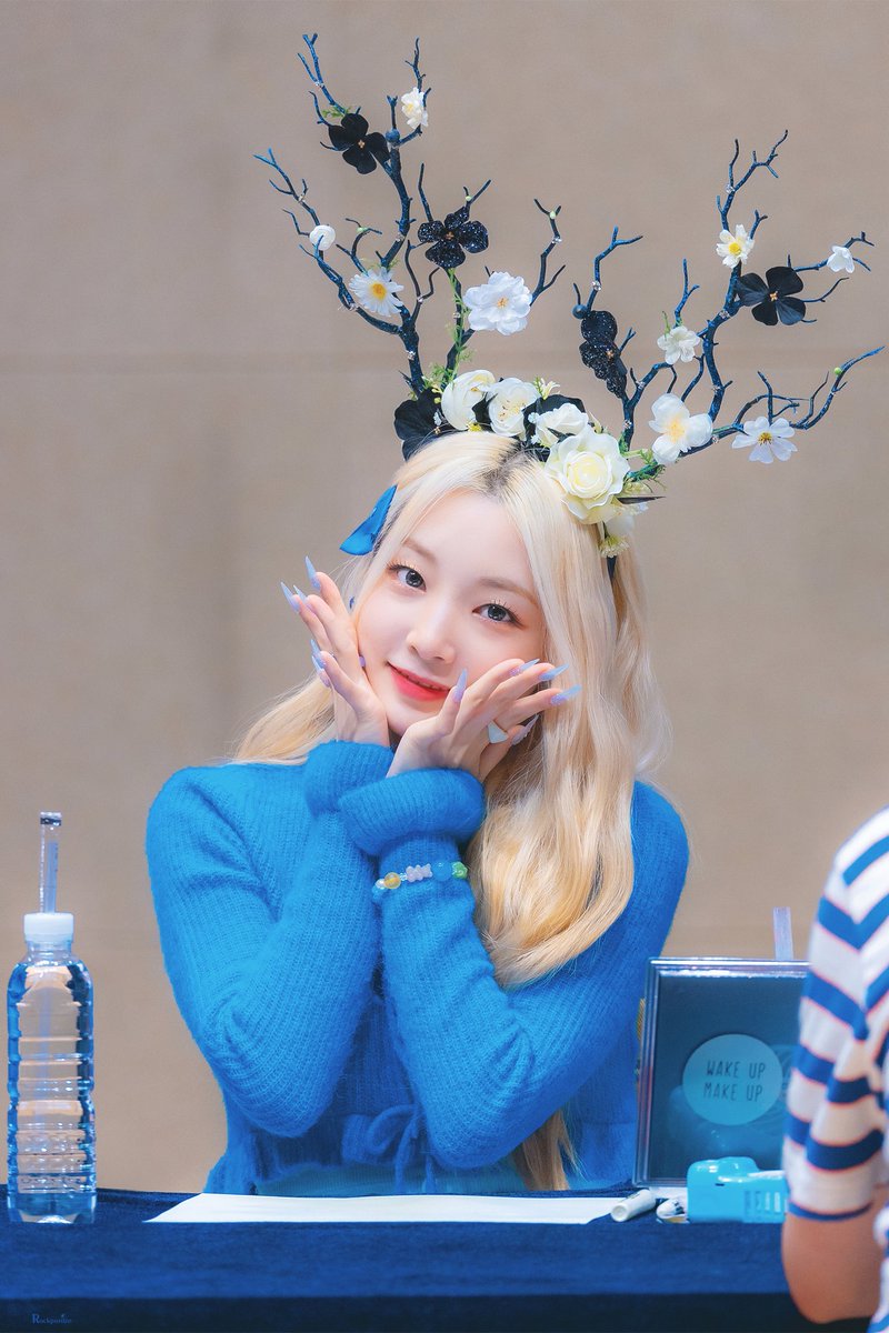 rockpunize's tweet photo. 221206 연희야 생일 축하해💖 

​#첫눈처럼_연희가_왔다
#Merry_and_Happy_YeonheeDay​
#HAPPYYEONHEEDAY #해피연희데이
#올겨울에도_연희와_함께할게
#연희야_하늘에_내리는_눈송이만큼_생일축하해
#로켓펀치 #연희
#RocketPunch #YEONHEE
#ロケットパンチ #ヨンヒ https://t.co/XyE4cgaE8j