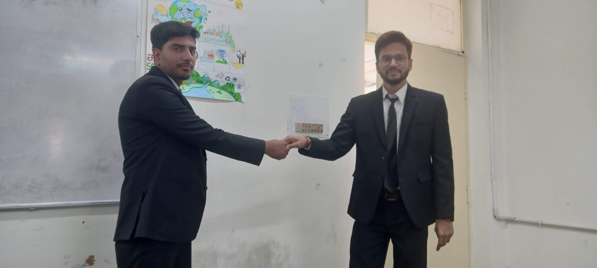 JijiwishaS's tweet photo. Students are the best people to work with, especially when they are MBA from Babu Banarsi Das University, Lucknow.
For a #campustocorporate program, @ManjaryUpadhyay getting an opportunity through #Learnovate to talk about #softskills #nonverbalcommunication
#jijiwishasociety https://t.co/cSqklihgYj