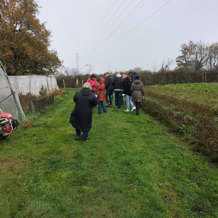 dauchez_anne's tweet image. #DesCléspourRéussir 🚀Jour 1 #AvecPoleemploi La Roche Nord : 1⃣4⃣ bénéficiaires du #RSA accompagnés en 🚌 à la découverte des structures d'insertion par l'activité : des rencontres sur le terrain pour accélérer le retour à l'emploi  #TousMobilisés #RecruterAutrement   à suivre!