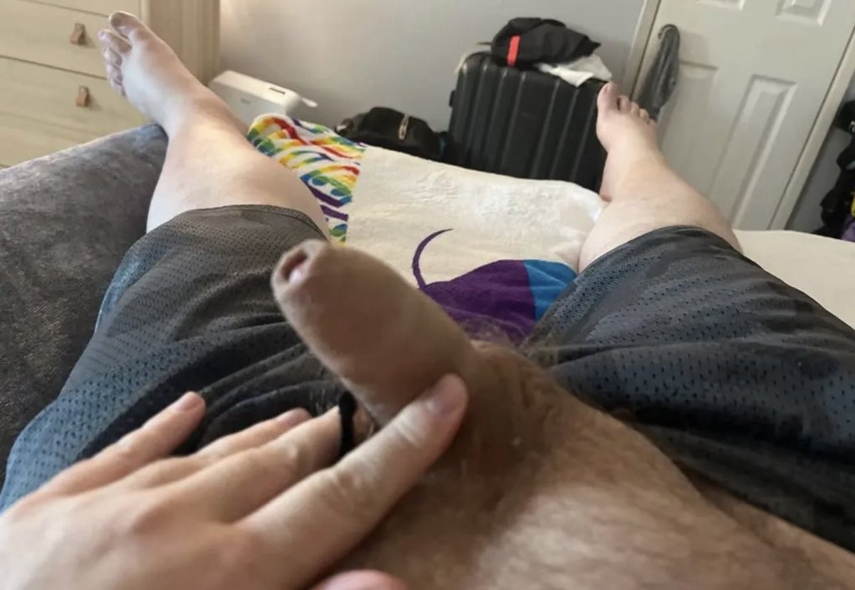 pup_handler's tweet photo. Dm me if you know how to service an uncut chub https://t.co/YzUx29q0NS