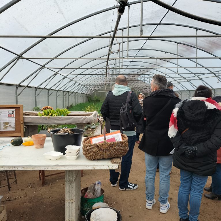 dauchez_anne's tweet image. #DesCléspourRéussir 🚀Jour 1 #AvecPoleemploi La Roche Nord : 1⃣4⃣ bénéficiaires du #RSA accompagnés en 🚌 à la découverte des structures d'insertion par l'activité : des rencontres sur le terrain pour accélérer le retour à l'emploi  #TousMobilisés #RecruterAutrement   à suivre!