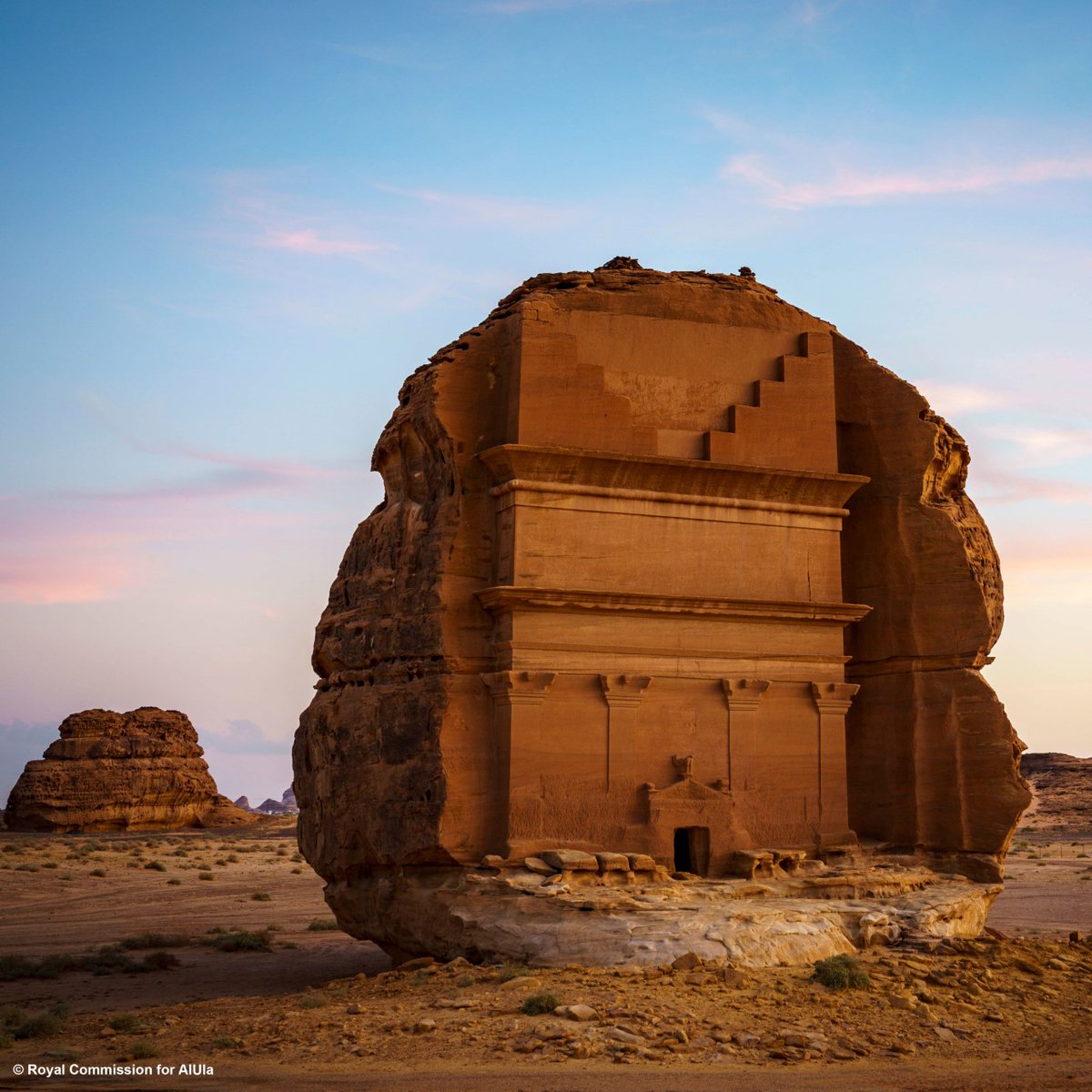 UNESCOarabic's tweet photo. إطلاق برنامج جديد للمنح الدراسية موجَّه إلى خبراء التراث من شباب المنطقة العربية. إنها فرصة فريدة للانضمام إلى 🇸🇦 @RCU_SA واليونسكو من أجل دراسة 200,000 عام من التاريخ في #العلا.

فلنحافظ على تراثنا من أجل الأجيال المستقبلية.

 https://t.co/2UUJGkeTP1

#التراث_العالمي https://t.co/crN1Pnz7BZ