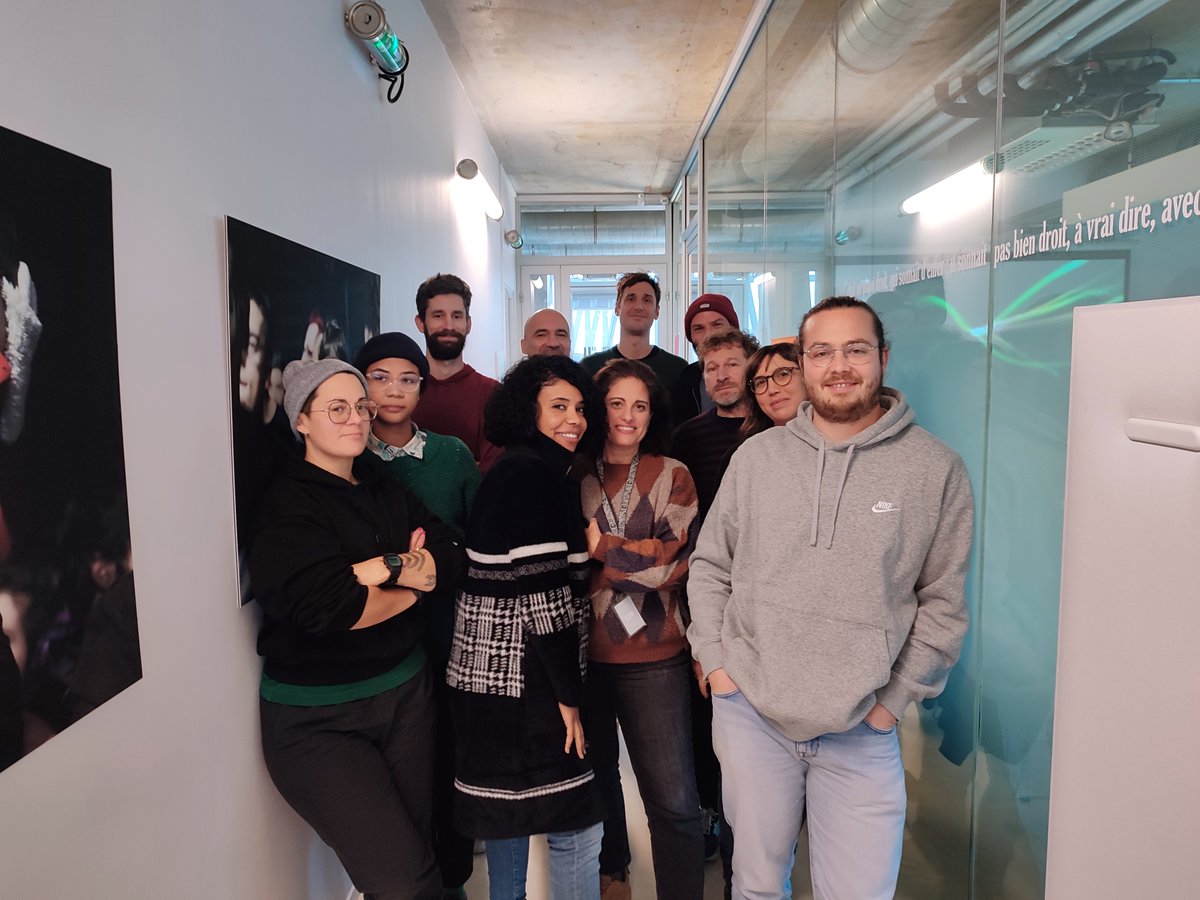 Trempo_'s tweet photo. Un couloir étroit et obscur...  plusieurs heures d'écoute pour près de 160 candidatures 🤯 : notre courageux jury régional  @LesInouisduPdB est réuni ce lundi à 
@Trempo_ pour retenir la préselection 2023. 
→ Annonce le 15 décembre !
#inouis23 https://t.co/Mgp7NqK4Zh
