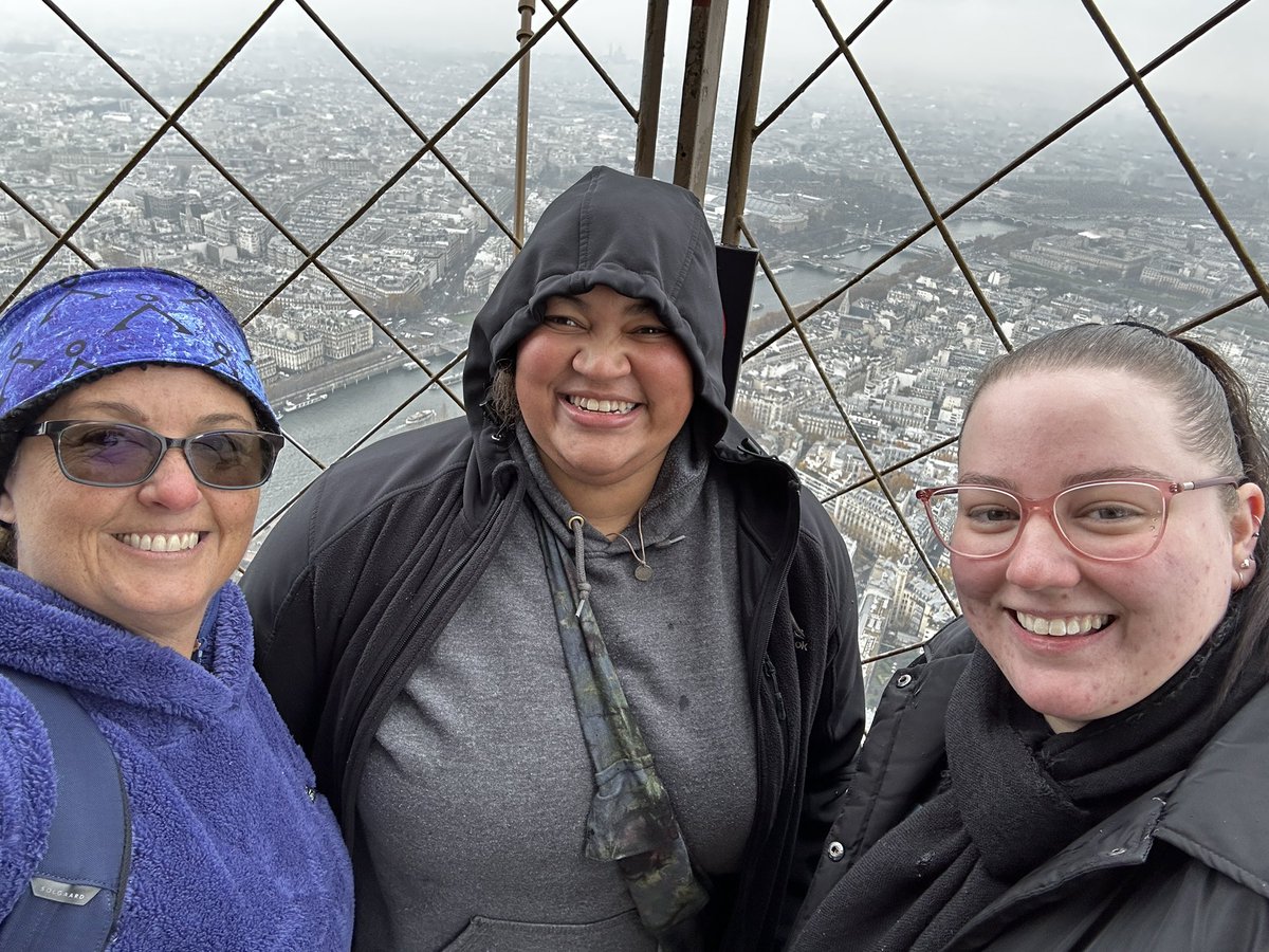cosmicdogmom's tweet photo. @LaTourEiffel and now on #bigbusparis @jennife72404371 @amy_deanna1 @risimpson13 https://t.co/R4oh0xbMfE