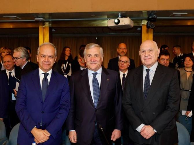 "Contro la #corruzione ridurre le leggi, individuare bene le competenze e semplificare le procedure". Il ministro #Nordio al convegno "La diplomazia giuridica al servizio della pace e della sicurezza internazionale", organizzato con <a href="/ItalyMFA/">Farnesina 🇮🇹</a> e <a href="/Viminale/">Il Viminale</a> 
gnewsonline.it/nordio-contro-…