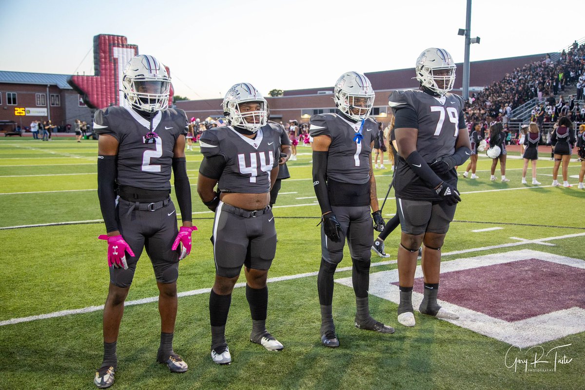 modle1112's tweet photo. Senior caps! You deserve all the credit. Your work on and off the field. Your effort. Your tenacity. Your heart! Love conquered. @QuaDavis7 @scottyparker_ii @cadenjenkins8 @1Cameren @_WeaponX44 You are never out of the fight. #StrengthAndCourage https://t.co/0TdRfJlvmQ