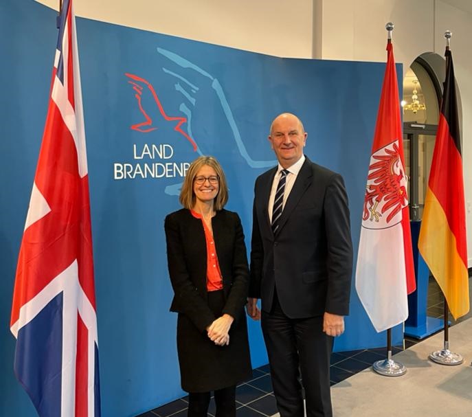 jillgallard's tweet photo. Bei meinem Antrittsbesuch in Potsdam bei MPräs #Woidke ging es um Strukturwandel &amp; regionale Kooperation. Der Besuch einer Delegation aus der Lausitz im Norden Englands im September hat gezeigt, dass wir voneinander lernen können, um gemeinsame Herausforderungen zu bewältigen. https://t.co/NRP5xLEnLf