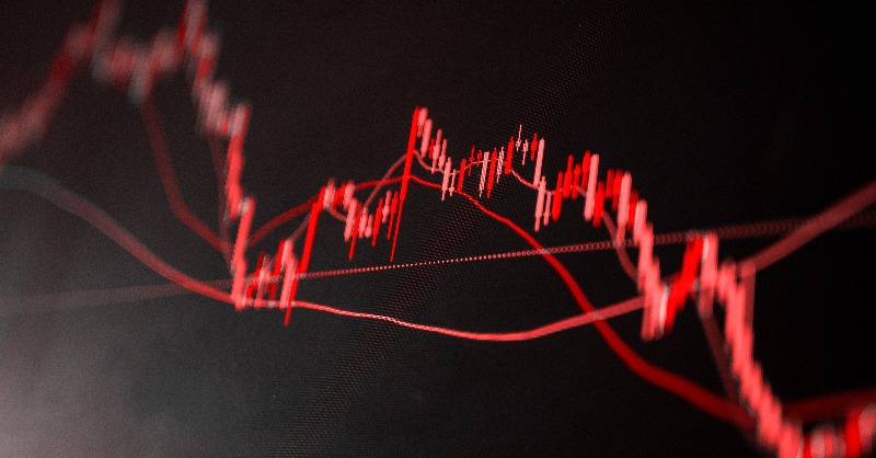 ORTEX's tweet photo. #VFCorp $VFC sinks 8% after cutting guidance due to ”weaker than anticipated consumer demand” and announcing that CEO Steve Rendle is stepping down to retire. Lead independent director Benno Dorer will serve as interim CEO until a permanent successor has been found.