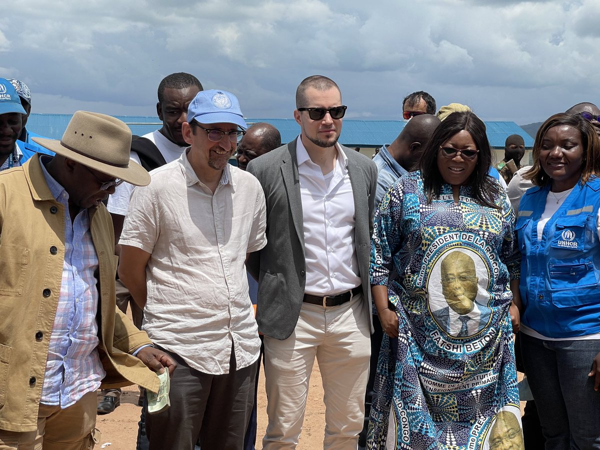 MonniCathie's tweet photo. 📍#Kalemie #Tanganyika🇨🇩
Le Coordonnateur Humanitaire @UN_Lemarquis avec le Ministre du Plan @mwandochris et les membres du Comité de Pilotage #PBF ont visité les infrastructures construites à Miketo dans l’objectif de consolider la #Paix entre les communautés.
@UNPeacebuilding https://t.co/3sNZSldHms
