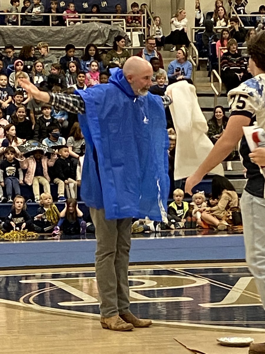 principalatious's tweet photo. Pep Rally! https://t.co/Nzir3e0232