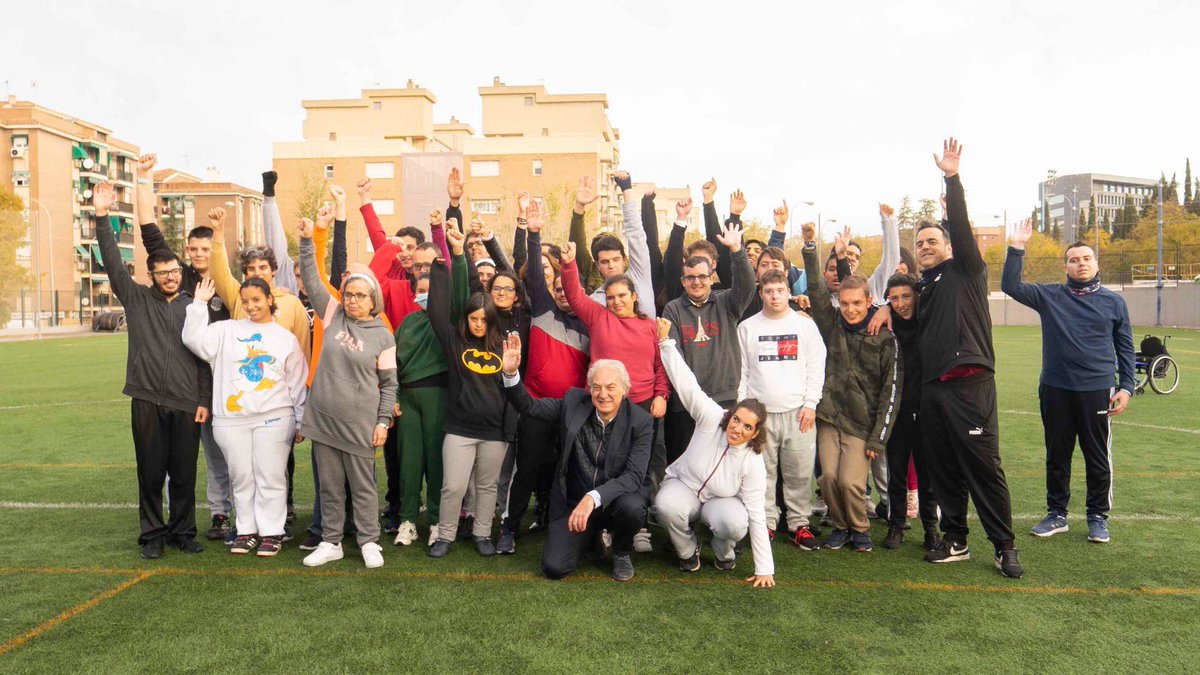 huertas73's tweet photo. Seguimos apoyando el deporte paralímpico y el gran trabajo que realizan las asociaciones, en este caso un nuevo convenio que permite a los usuarios de #HomoSapiens practicar deporte al aire libre en las instalaciones de San Francisco Javier
#DistritoBeiro https://t.co/TVHDvfQGZ9