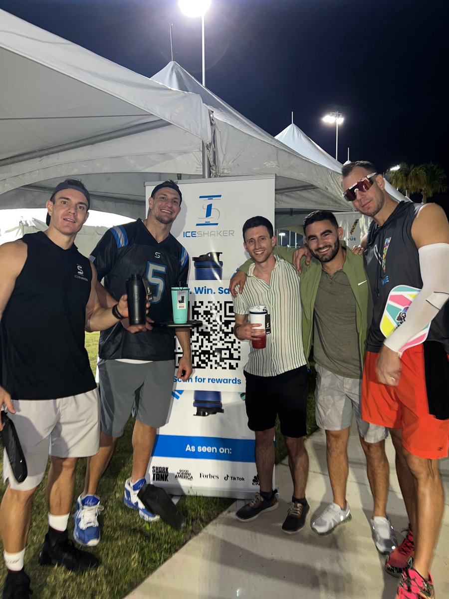 andrewswapt's tweet photo. Was fortunate to support @iceshakerbottle and https://t.co/ZFCRDlLKCr with @swaptqr in Orlando for the @PPAtour this weekend.

We had the dream team this weekend @nottrevorbrown, @RobGronkowski, @Chrisgronkowski and @GordieGronk, excited to be working with you! https://t.co/pV9rtKXzvZ