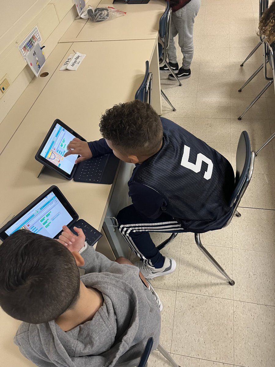 CodingKearney's tweet photo. @HowellTwpAldrch Panthers are celebrating #HourOfCode and learning the basics of computer science! #compsciNJ #CodeWeek https://t.co/f9e86Y8kkF