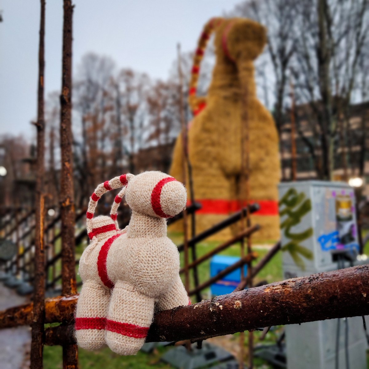 Good news for my international friends! The nice people at Järbo have updated the pattern for my crocheted sibling. There's now a English, Norwegian and Danish version added to the pdf.🧶 jarbo.se/gavlebocken-92…