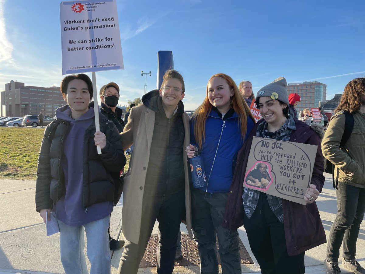 ClarkU Graduate Workers United (CUGWU) - Teamsters (@cugwu_teamsters) on Twitter photo On Friday, CUGWU members joined <a href="/GroupSocialist/">Independent Socialist Group</a>, other union workers, and our many allies to protest <a href="/POTUS/">President Donald J. Trump</a> about the ongoing struggle by <a href="/railroadworkers/">Railroad Workers United ✊</a> for a fair contract. We know that workers NEED the right to strike when a contract does not meet our needs ✊ On Friday, CUGWU members joined <a href="/GroupSocialist/">Independent Socialist Group</a>, other union workers, and our many allies to protest <a href="/POTUS/">President Donald J. Trump</a> about the ongoing struggle by <a href="/railroadworkers/">Railroad Workers United ✊</a> for a fair contract. We know that workers NEED the right to strike when a contract does not meet our needs ✊