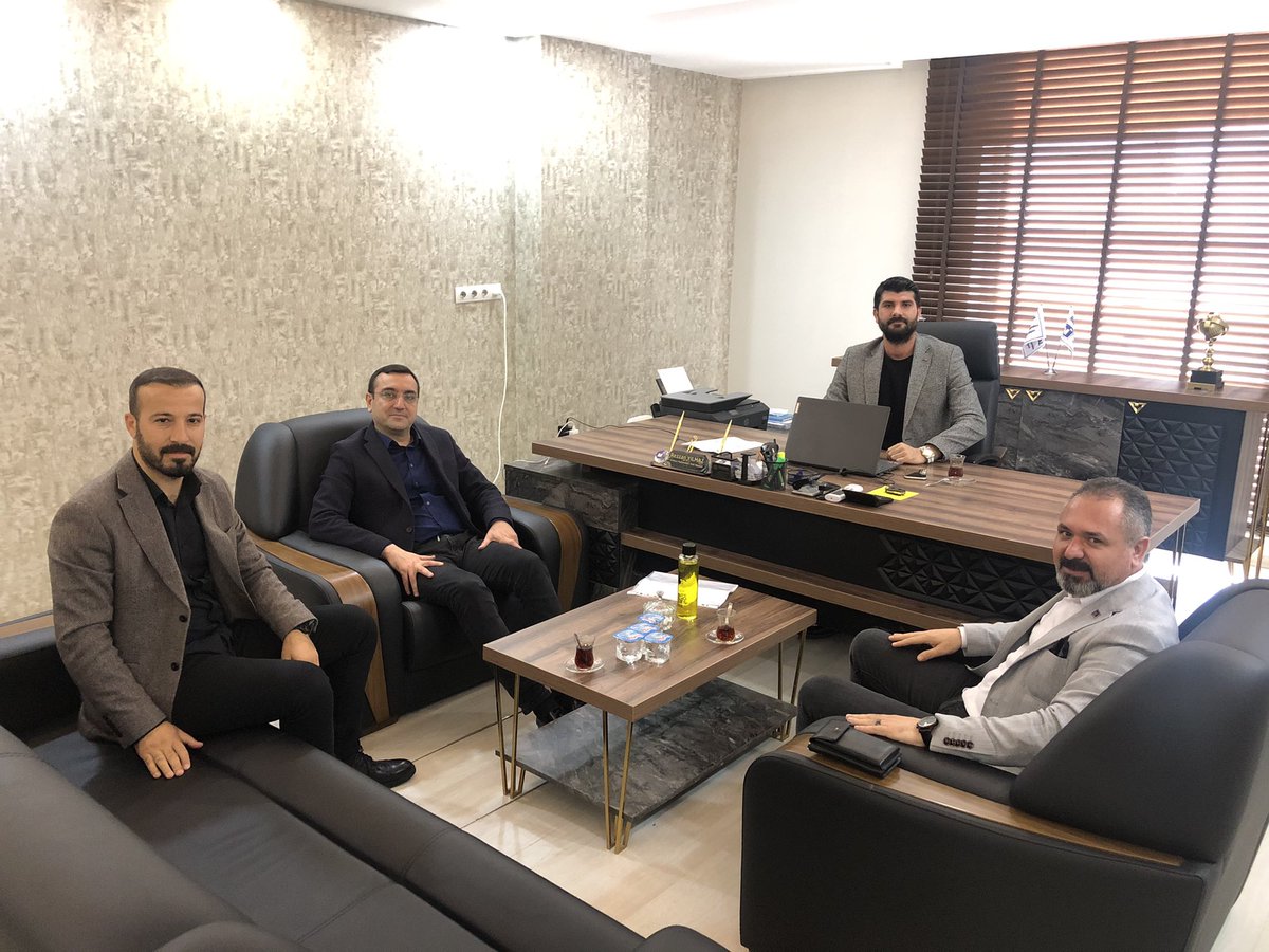 mervan09110519's tweet photo. Mardin-Şırnak Mali Müşavirler Odamız adına kurul üyesi arkadaşlarımızla beraber Kızıltepe de meslektaşlarımızı ziyaret ettik,sorunlarını ,çözüm önerilerini dinledik.Mesleki etik ve haksız rekabet ile ilgili bilgi alışverişinde bulunduk,uygulamada birlikteliğin önemi vurgulandı… https://t.co/DYOtDpJNt8