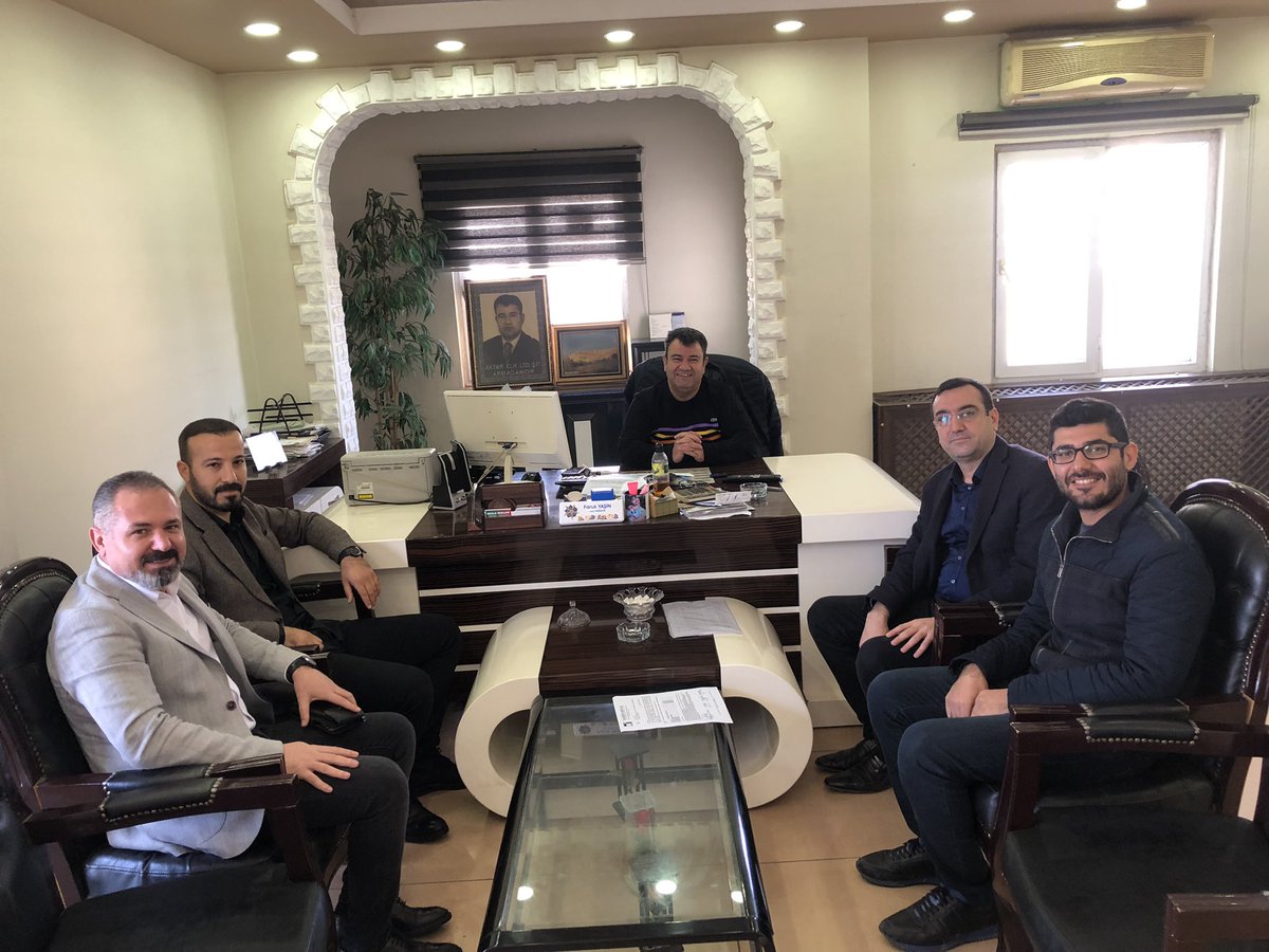 mervan09110519's tweet photo. Mardin-Şırnak Mali Müşavirler Odamız adına kurul üyesi arkadaşlarımızla beraber Kızıltepe de meslektaşlarımızı ziyaret ettik,sorunlarını ,çözüm önerilerini dinledik.Mesleki etik ve haksız rekabet ile ilgili bilgi alışverişinde bulunduk,uygulamada birlikteliğin önemi vurgulandı… https://t.co/DYOtDpJNt8