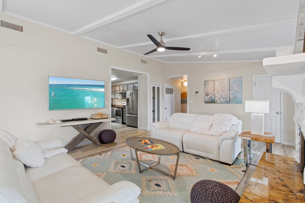 TheOceanReef's tweet photo. Rising Tide in Dune Allen Beach is a lakefront vacation home on 30A with wonderful amenities and great dates available. View details here: https://t.co/buLMYWVT5x
#DuneAllenBeach #SouthWalton #30A https://t.co/DB7by5pL5F
