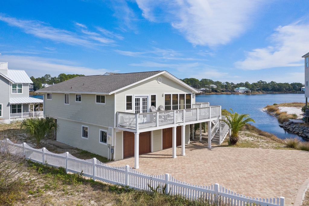 TheOceanReef's tweet photo. Rising Tide in Dune Allen Beach is a lakefront vacation home on 30A with wonderful amenities and great dates available. View details here: https://t.co/buLMYWVT5x
#DuneAllenBeach #SouthWalton #30A https://t.co/DB7by5pL5F