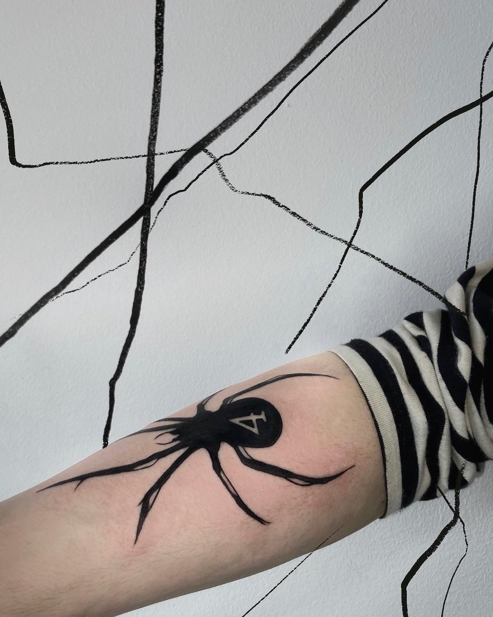 bubuni_'s tweet photo. тату паучка из хантер х хантер 🕷️🕷️🕷️

ко мне можно записаться на сеанс через дм ✋🥺 https://t.co/5lsatYkvxw