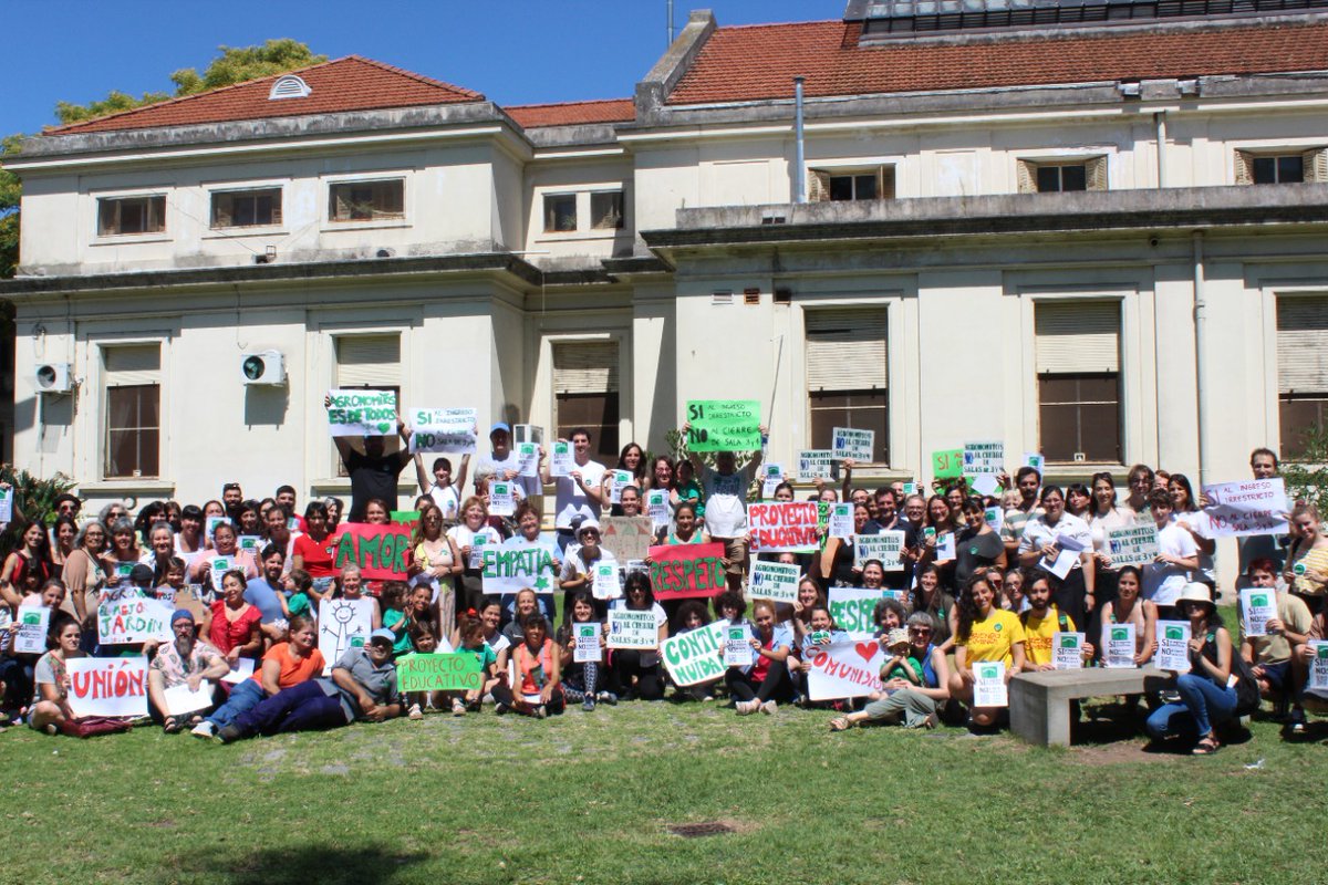 SOSagronomitos's tweet photo. #Agronomitos es esto: #amor #respeto #empatia #comunidad y mucha gente haciendo ruido para que @AgronomiaUBA nos escuche. NO AL CIERRE DE SALAS DE 3 Y 4, SI AL ACCESO IRRESTRICTO. Gracias por todo el apoyo y a seguir difundiendo y compartieneo. https://t.co/Rm3CjFpBbJ