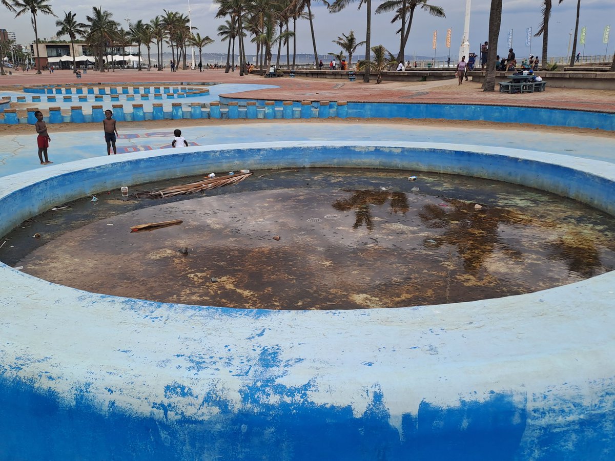 PHOTOS: The sad story of Durban's south beach - five days into the December festive season. Under the ANC leadership, the once thriving coastal city has gone to the dogs - seemingly no one cares. Nothing works, CBD crime is on the rise and troubling stink of urine is everywhere.