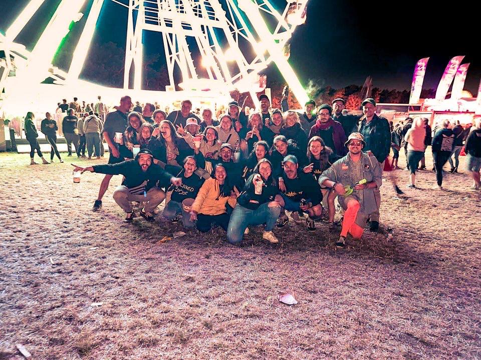 goldeimer's tweet photo. Flippers-Melodie: Wir sagen Dankeschön! Neun Jahre die zornigste Festival-Crew der Welt 💛 #TagDesEhrenamts #Goldeimer #Festivals https://t.co/m3qESM4c1J