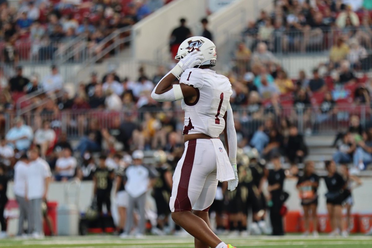 JUNIOR SZN ☑️
25 td 
1,401 rec 
1,930 all purpose 
2 int
1 sack. 

hudl.com/v/2Jzdt9