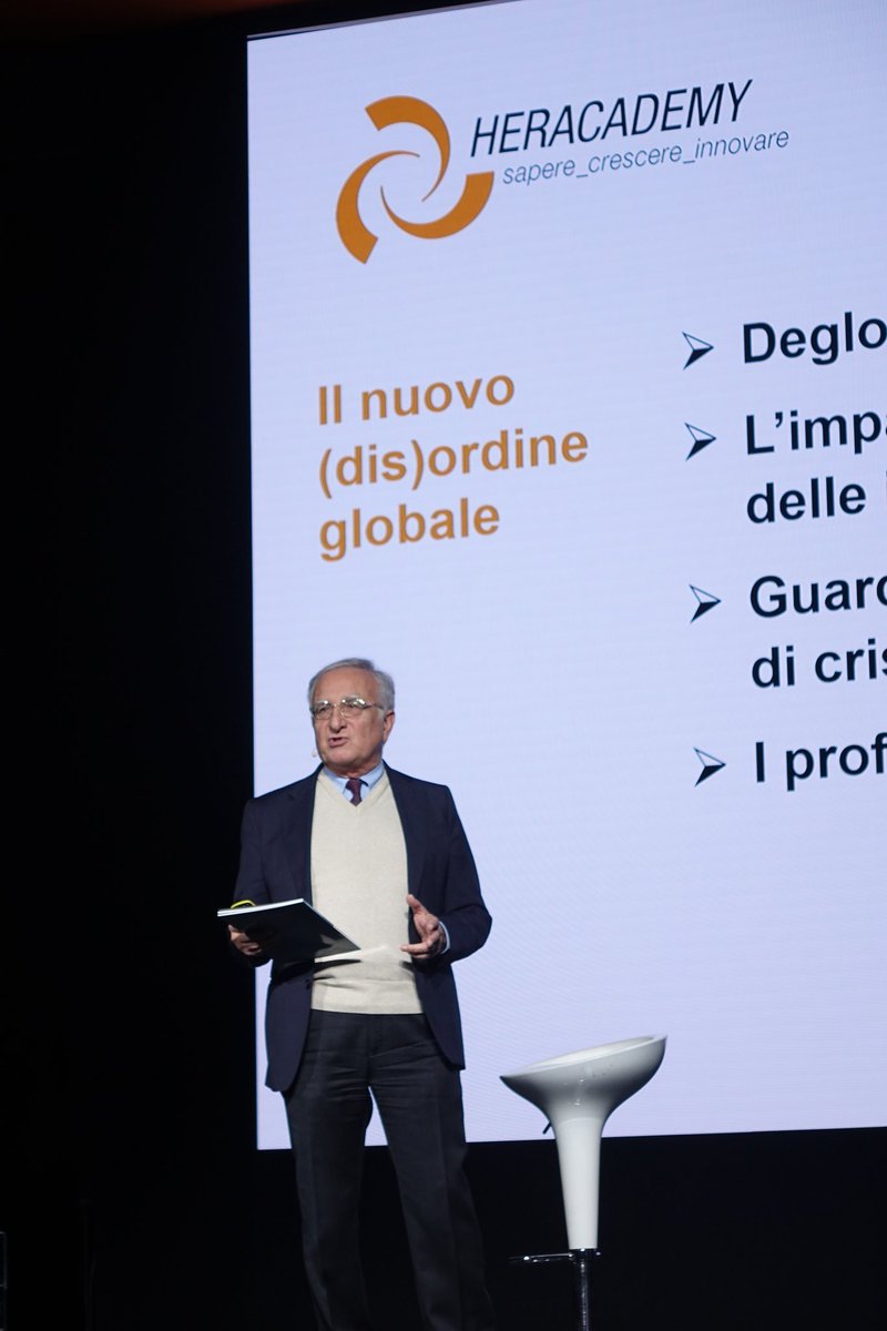 A #HerAcademy il direttore di <a href="/HBRItalia/">Harvard Business Review Italia</a> Enrico Sassoon ci parla del nuovo (dis)ordine globale, "le crisi ci sono e vanno risolte e quanto la geopolitica oggi impatta sull'economia e sulle imprese"

#ApprovigionaMenti #GruppoHera
