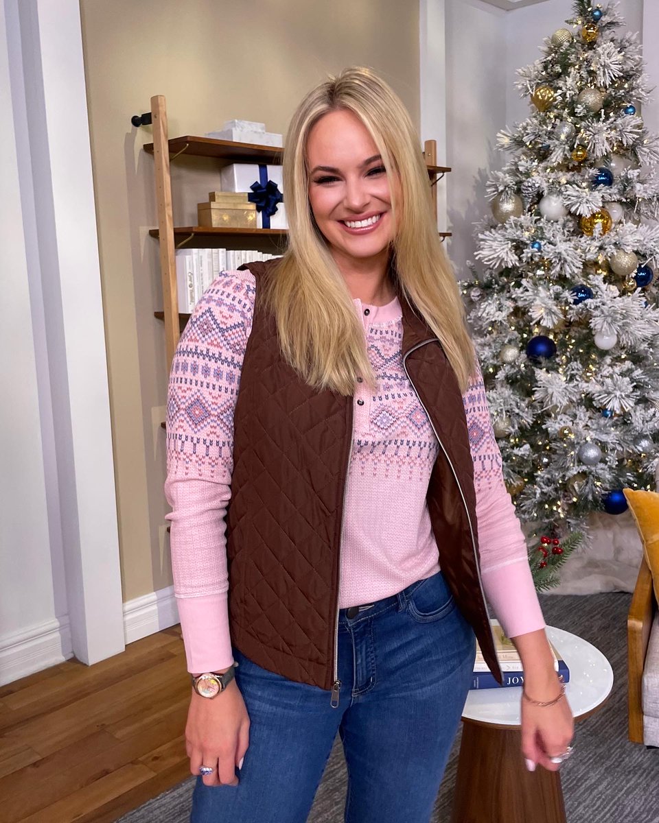 ShopHQOfficial's tweet image. How fabulous does @alliekrings look in this adorable long-sleeve tee from @CBanksStyle?! 💛