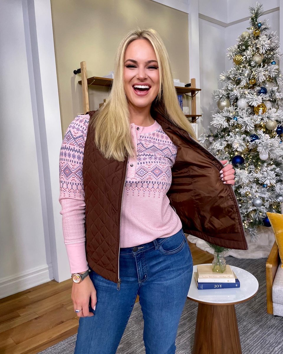 ShopHQOfficial's tweet image. How fabulous does @alliekrings look in this adorable long-sleeve tee from @CBanksStyle?! 💛