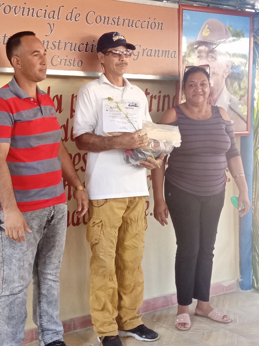 Nuestro mayor reconocimiento a los trabajadores de la Construcción en <a href="/CautoCristo/">Alexander Pompa</a>. 
A todos muchas <a href="/Felicidades/">EU MESMA</a>.
@Angelito9404