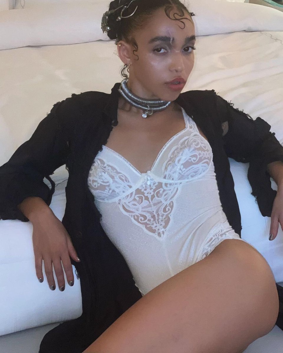 FKA twigs tweet media