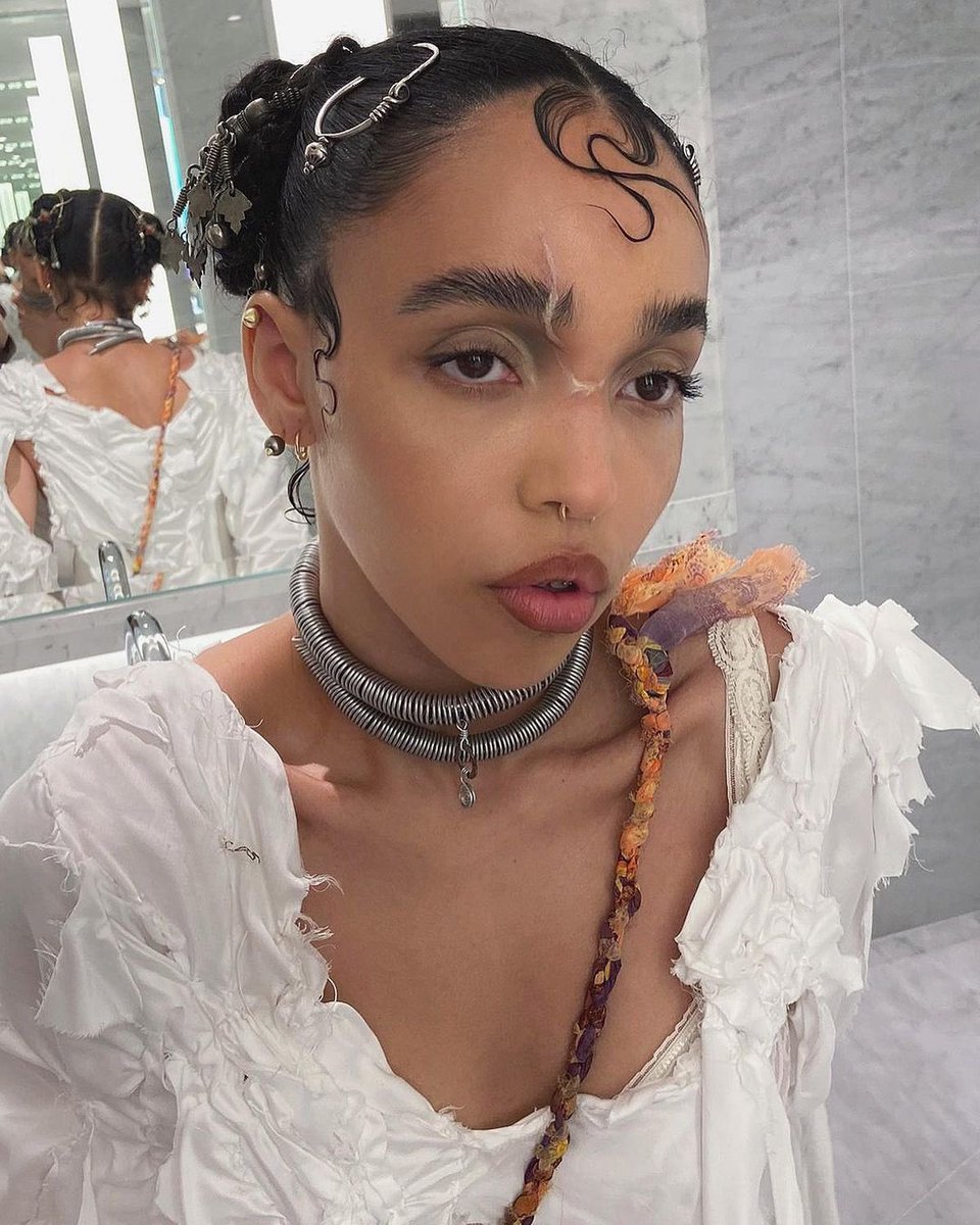 FKAtwigs tweet picture