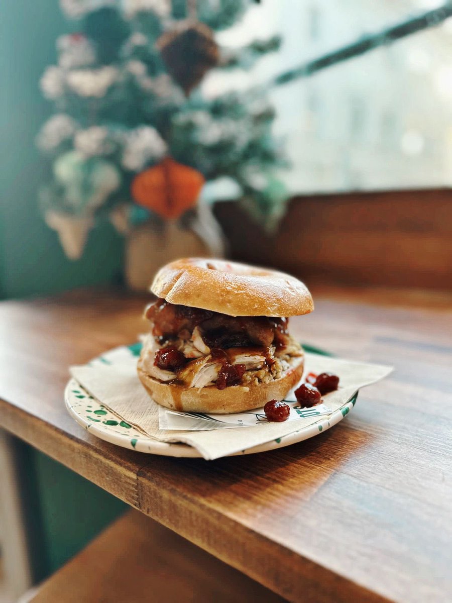 RootsInTheCity's tweet photo. It’s Christmas time! 🎅🏻 🌲 
Come &amp; get your festive chops round our Christmas Bagel - Turkey, homemade cranberry sauce, pigs in blankets, stuffing &amp; gravy 🤤
Monday-Friday up until Christmas! https://t.co/22mC0DnOs6