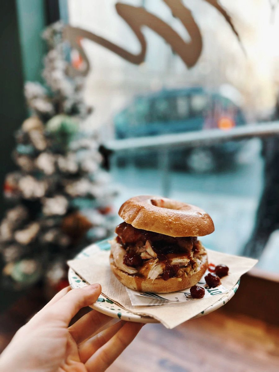 RootsInTheCity's tweet photo. It’s Christmas time! 🎅🏻 🌲 
Come &amp; get your festive chops round our Christmas Bagel - Turkey, homemade cranberry sauce, pigs in blankets, stuffing &amp; gravy 🤤
Monday-Friday up until Christmas! https://t.co/22mC0DnOs6