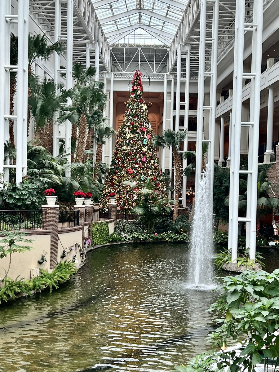 Agenda-Building w/ Purpose 👍🏽 Meeting Goals @AHSPrincipalK <a href="/tvansoelen/">Thomas Van Soelen</a> #LearnFwd22