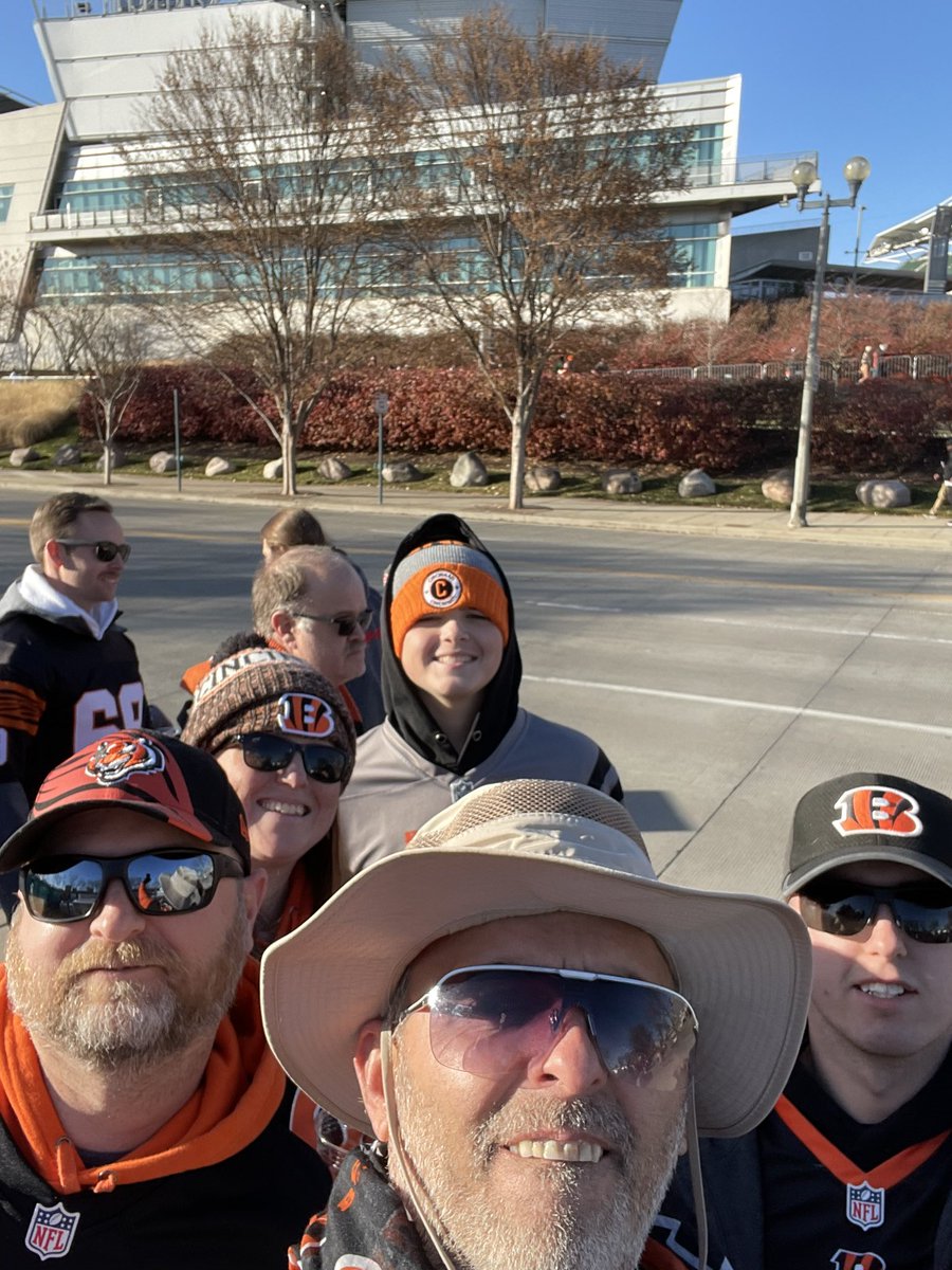 chaffin_jerry's tweet photo. Great times with great people!! #WhoDeyNation #Paycore #RuleTheJungle @Rdbrownjr78 @daltonism_3 q https://t.co/6PK2KrVxc1