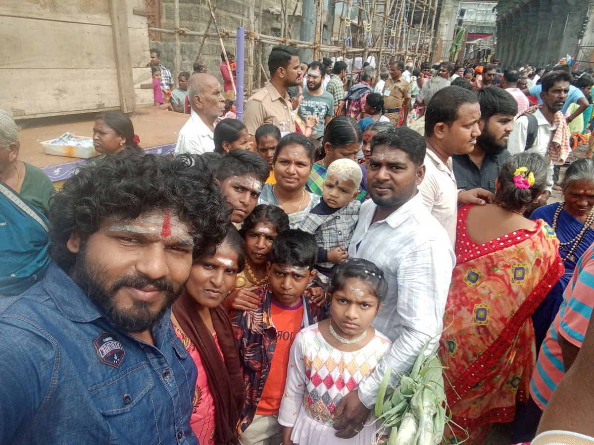DhamuM17's tweet photo. My friend family and my family at Thiruvannamalai temple in Thiruvannamalai 🙏🙏 https://t.co/jIK8i0dJtx