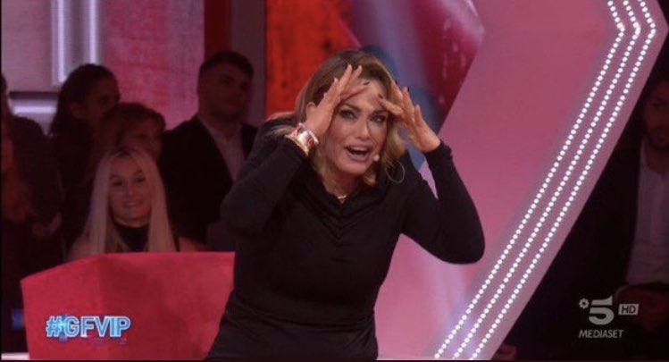 giuliaperlman's tweet photo. MI STO TROVANDO TROPPE VOLTE D’ACCORDO CON RAIMONDO E QUESTA COSA MI SPAVENTA  #amici22 https://t.co/tWjI9ggu3B