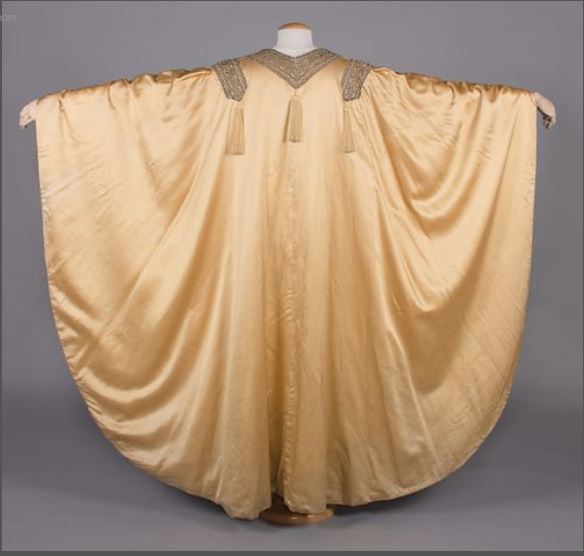 Augusta Auctions in Bellows Falls, Vermont will host the Decades of Decadence sale this Wednesday, December 7th at 11 AM (EST). To view the auction catalogue, lots and object photos, or to sign up for online bidding, visit Augusta’s website: augusta-auction.co