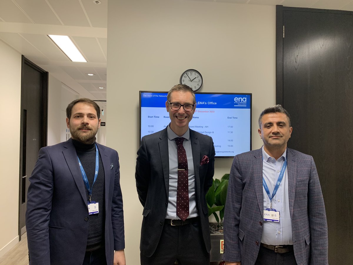 GazbirGazmer's tweet photo. Londra’ da Cadent Gas Enerji Dönüşüm Grup Başkanı David Watson ve Energy Networks Association(ENA) Hidrojen Programı Koordinatörü Silvia Simon ile bir araya gelerek, doğal gaz dağıtım ve iletim hatlarında hidrojen kullanımını teknik ve mevzuat açıdan ele aldık. https://t.co/Trf3AGOSXQ