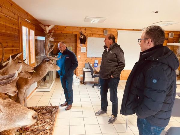 📍 #Champagnac-la-Noaille, Maison de la #Chasse et de la #Nature

➡️ #Rencontre et échanges constructifs avec Robert #Madupuy, président de la Fédération de Chasse de la Corrèze, et son direction David #Murat.