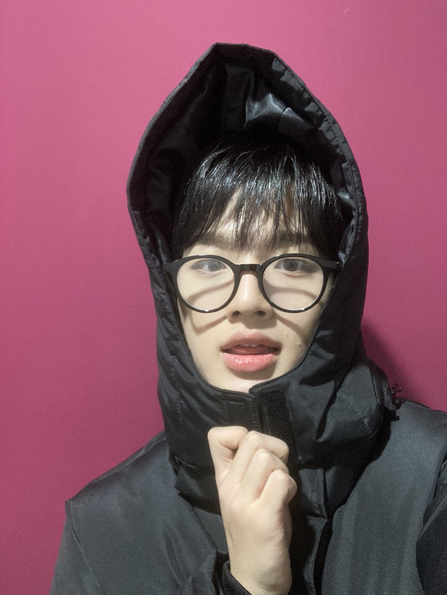 TRENDZ_FNACC's tweet photo. [YECHAN update on https://t.co/xrHeXPF2Oc]
저처럼 꼭! 따뜻하게 다니깅!!😆
@TRENDZ_OFFCL #TRENDZ #트렌드지 #FRENDZ #프렌드지  #BLUESET #UNKNOWN_CØDE #VAGABOND #HANKOOK #한국 #HAVIT #하빛 #LEON #리온  #YOONWOO #윤우 #RA_L #라엘 #EUNIL #은일 #YECHAN #예찬 https://t.co/Qo6TGUQoYa