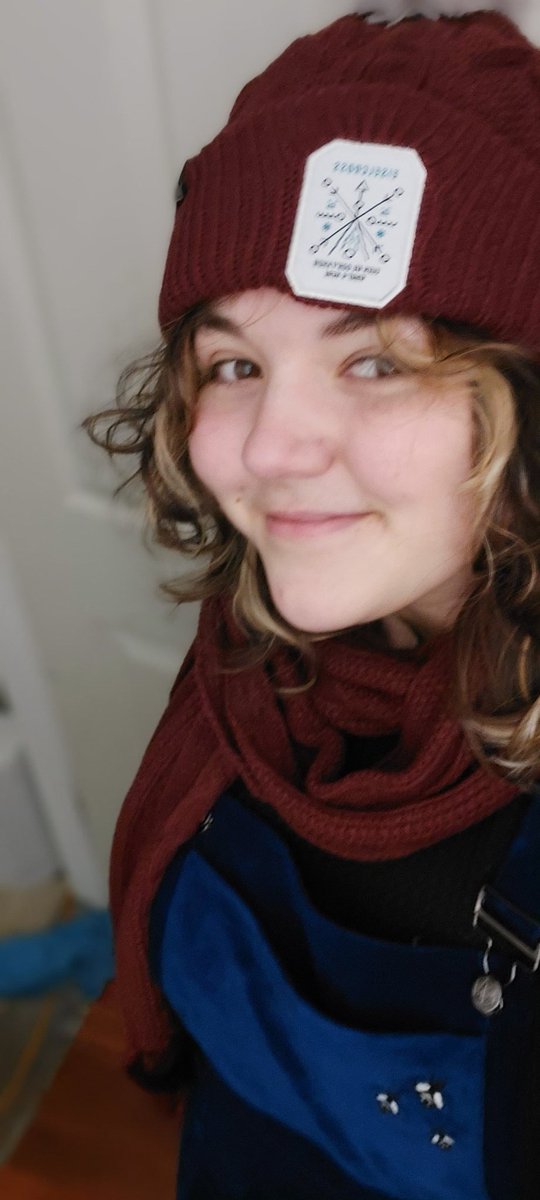 ParzivalleDraws's tweet photo. Just got my Jester overall dress and the Eislecross hat+scarf from #CriticalRole and cannot explain how perfect it all is! I definitely will be using the overalls next time i cosplay as Jester!!!
#criticalrolemerch https://t.co/ixvjm3vUOA
