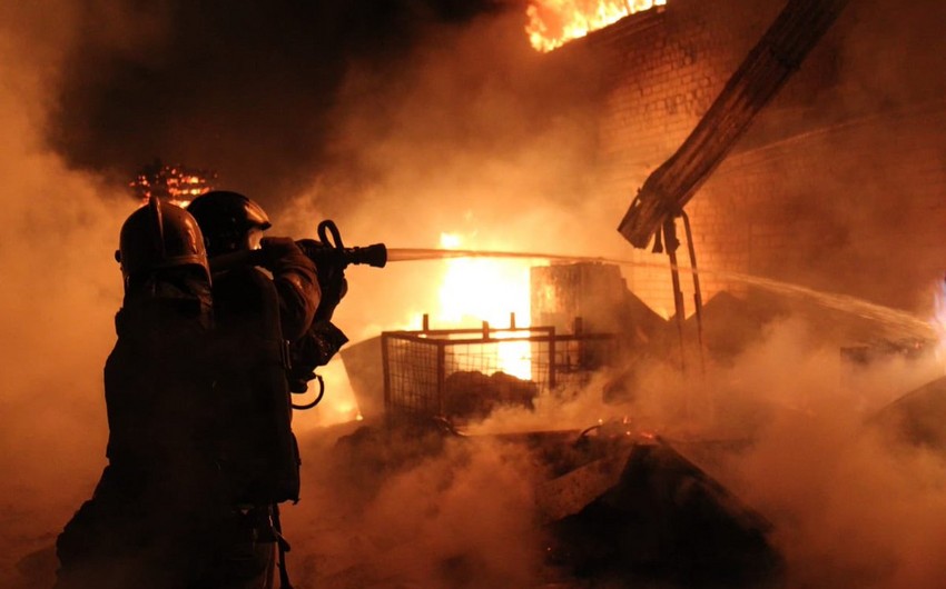 Qusar şəhərində yaşayış evi yanıb, bir nəfər yanaraq ölüb.

Ətraflı: azadshusha.com/cemiyyet/23490/

#FövqəladəHallarNazirliyi #Qusar