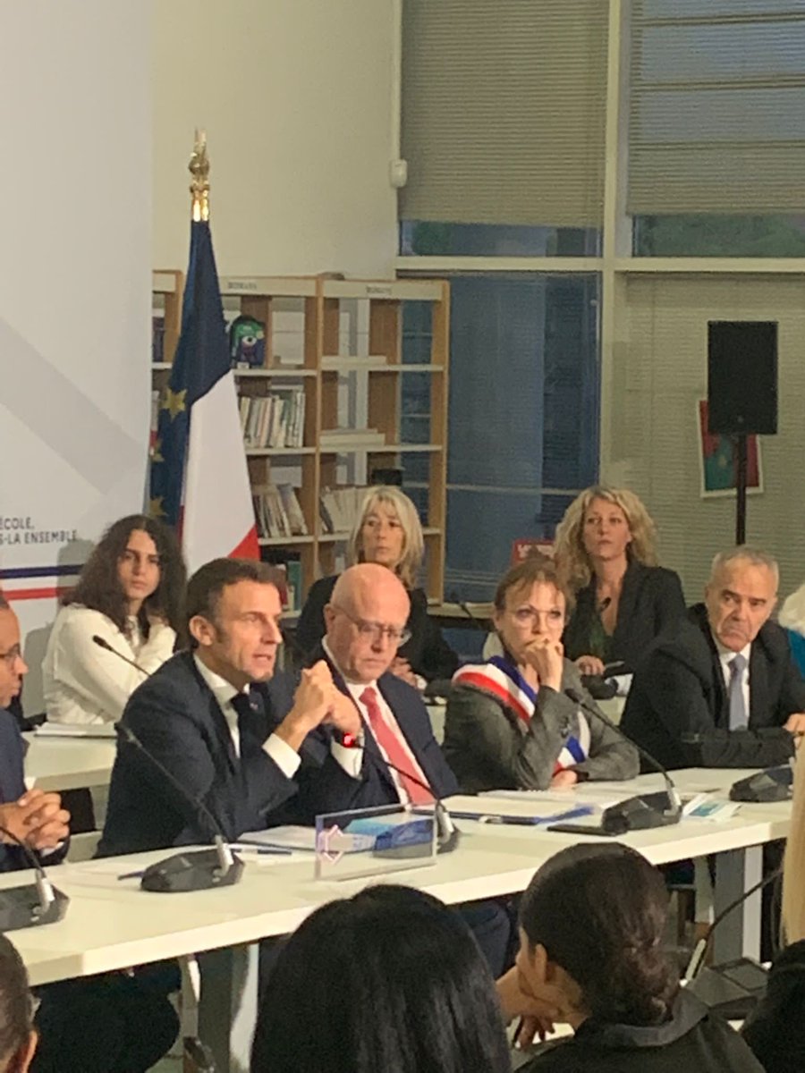 aixmaville's tweet photo. [ Emmanuel Macron à #aixenprovence ]
En présence du Maire Sophie #Joissains, Aix-en-Provence a accueilli ce lundi le président de la République venu célébrer les 10 ans du mémorial du camp des Milles. https://t.co/5BXgx7Tjgz