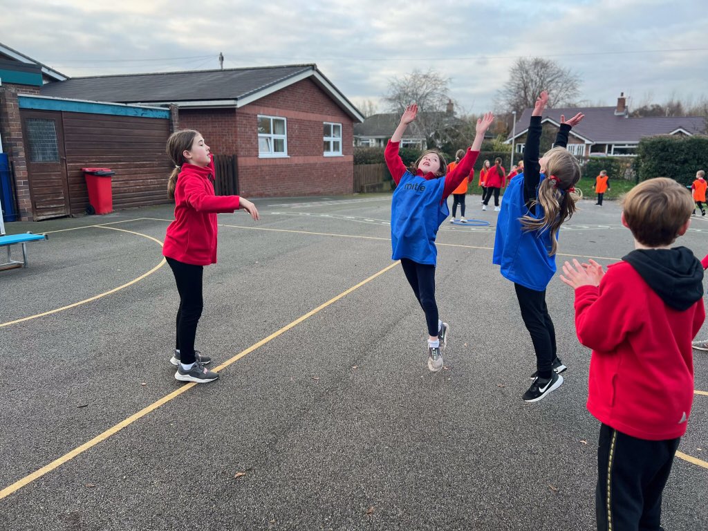 CrowtonPrimary's tweet photo. KS2 enjoyed a joint PE lesson today. ⚽️ https://t.co/11gps3Zi60