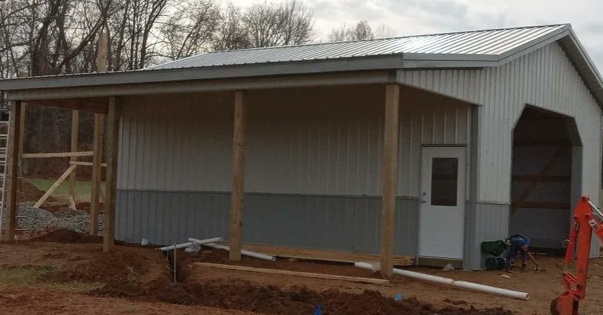 jcarver1985's tweet photo. 24x30x13 with 1 frame out, 1 man door, Wainscoting, fully insulated, 10x30 open shed, and 1ft finished overhang built in Cross Plains TN. 
#JCPromotions #JCPoleBarns #SummertownMetals #PoleBarns #PostFrameBuilding #CrossPlainsTN https://t.co/6rVNYsxTRO